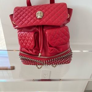 Studded Red quilted leather backpack
34cm height 
28cm length 
13cm depth